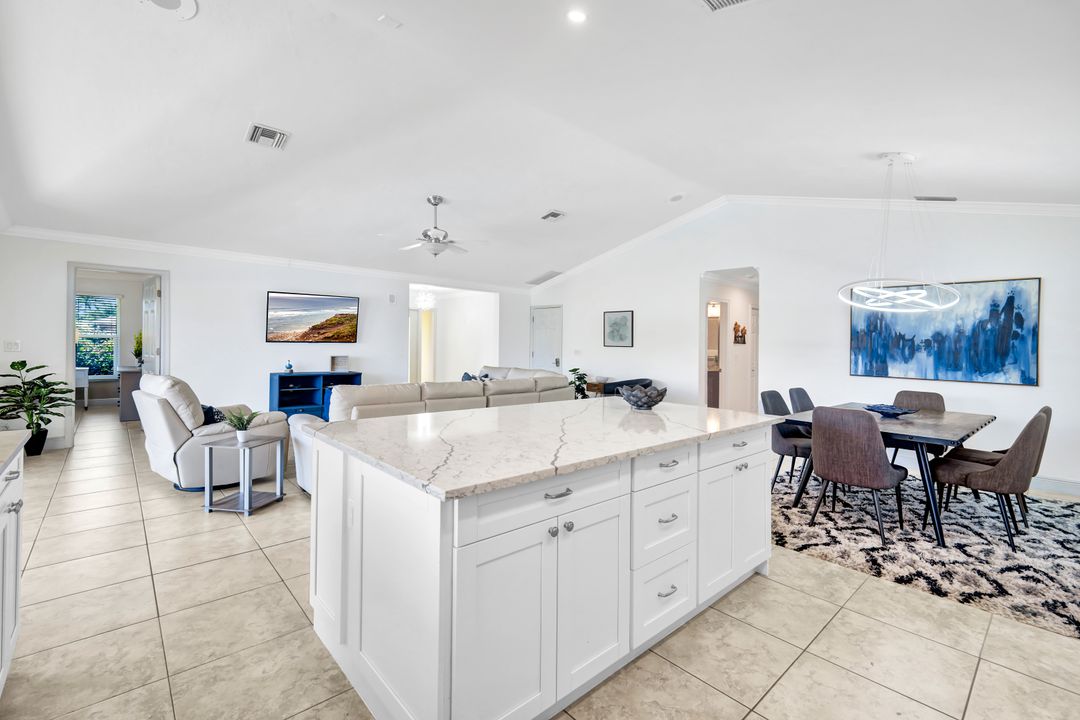 481 Lagoon Ave, Naples, FL 34108