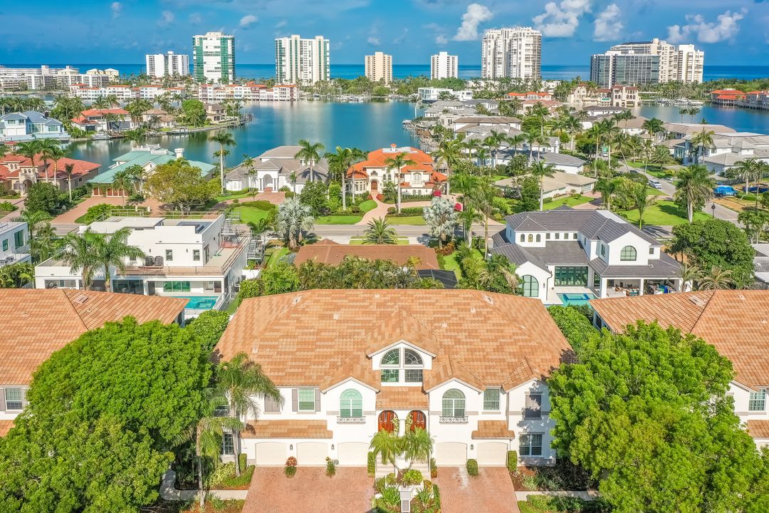 141 Colonade Cir  #141, Naples, FL 34103