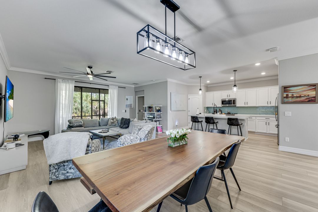 4331 Raffia Palm Cir, Naples, FL 34119