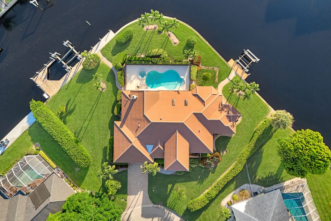 954 Bal Isle Dr, Fort Myers, FL 33919