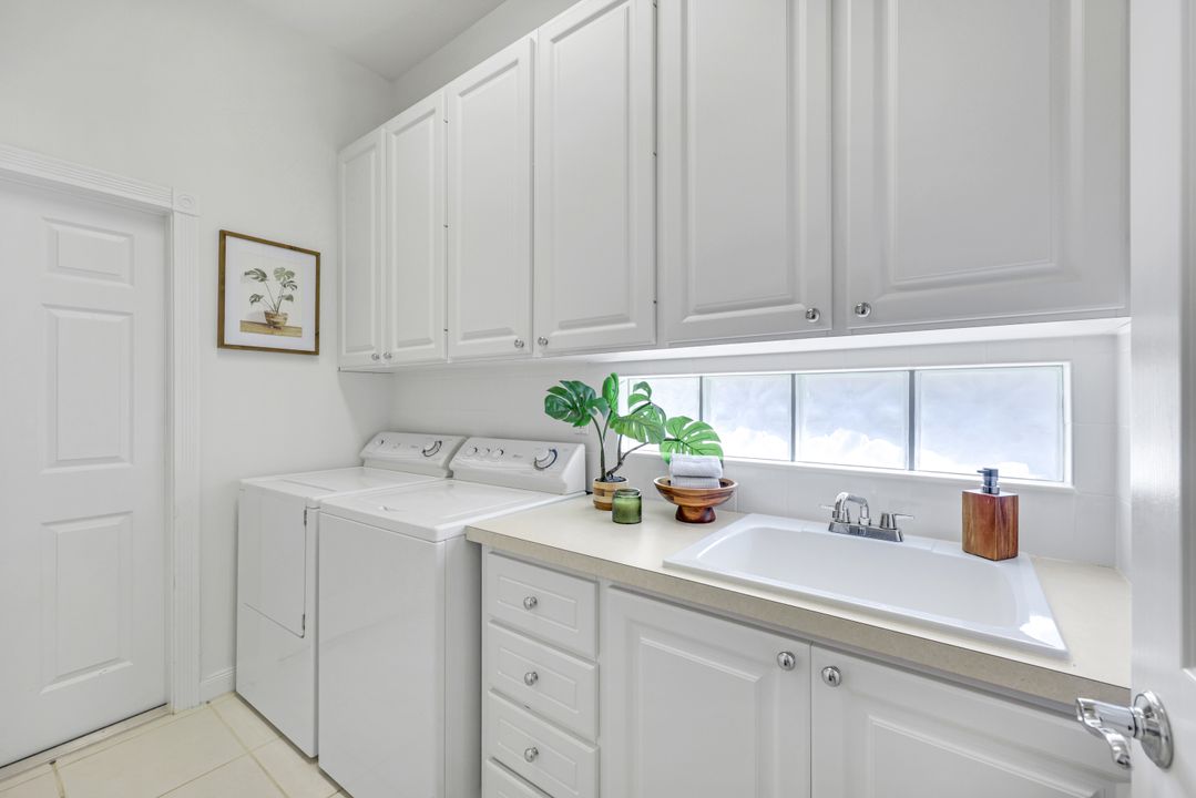 3730 Whidbey Way, Naples, FL 34119