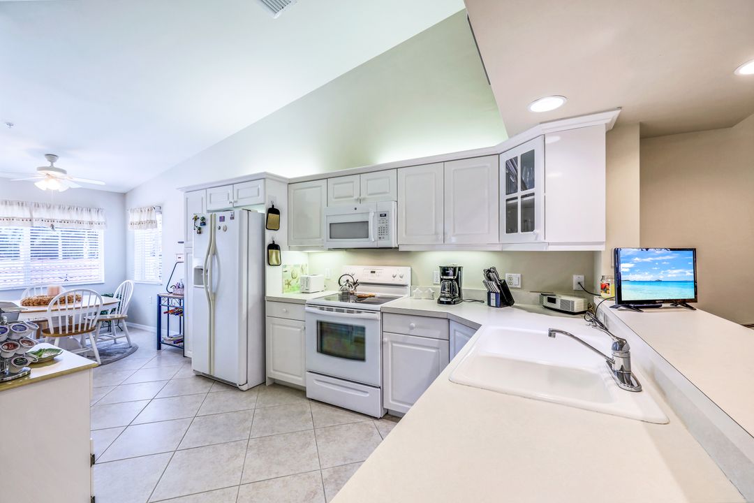 2347 Hidden Lake Ct #12, Naples, FL 34112