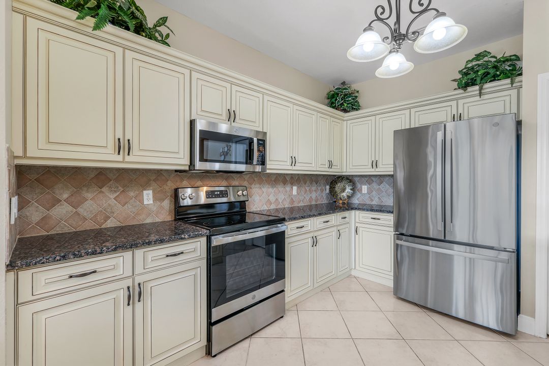 5650 Northboro Dr #102, Naples, FL 34110