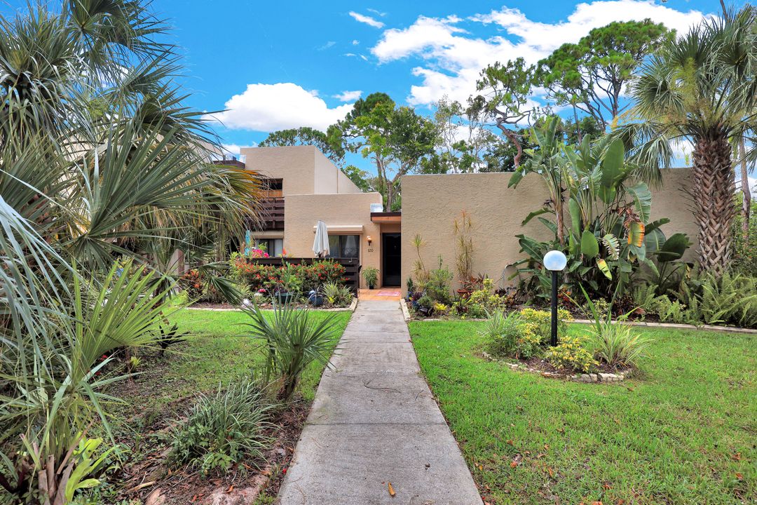 120 Pinebrook Dr, Fort Myers, FL 33907