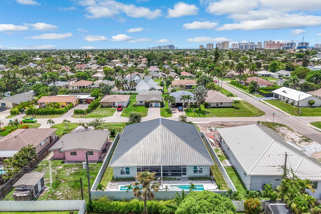 605 107th Ave N, Naples, FL 34108