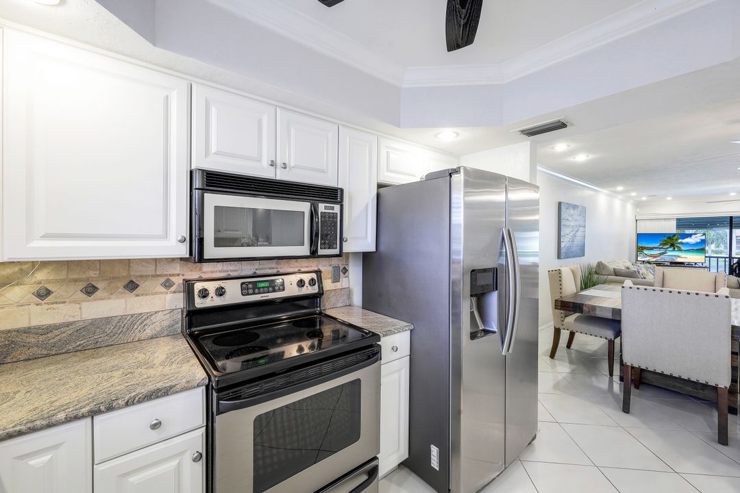 195 Cypress Way E #9, Naples, FL 34110