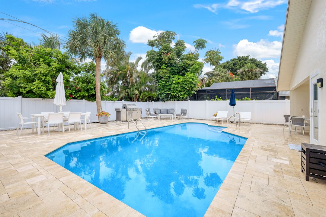 820 102nd Ave N, Naples, FL 34108