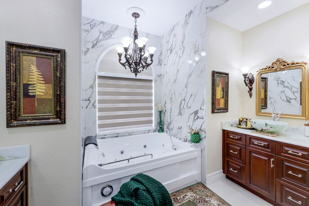 221 10th St SE, Naples, FL 34117