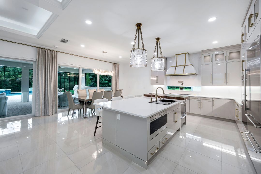 12063 Azalea Wy, Naples, FL 34120