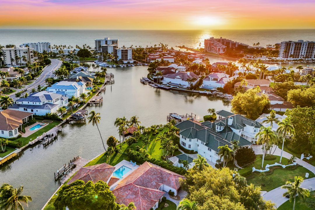 350 Bowline Bend, Naples, FL 34103