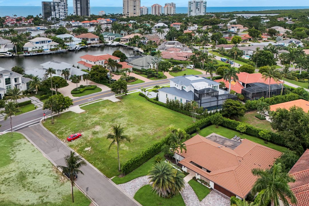 517 Parkwood Ln, Naples, FL 34103