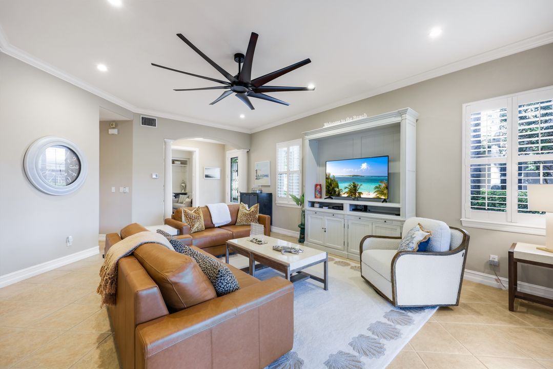 2858 Tiburon Blvd E  #101, Naples, FL 34109