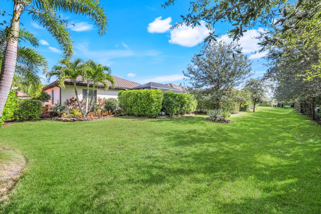 4244 Raffia Palm Cir, Naples, FL 34119
