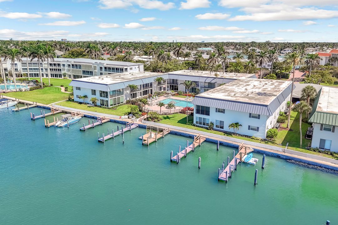 333 Harbour Dr #201, Naples, FL 34103