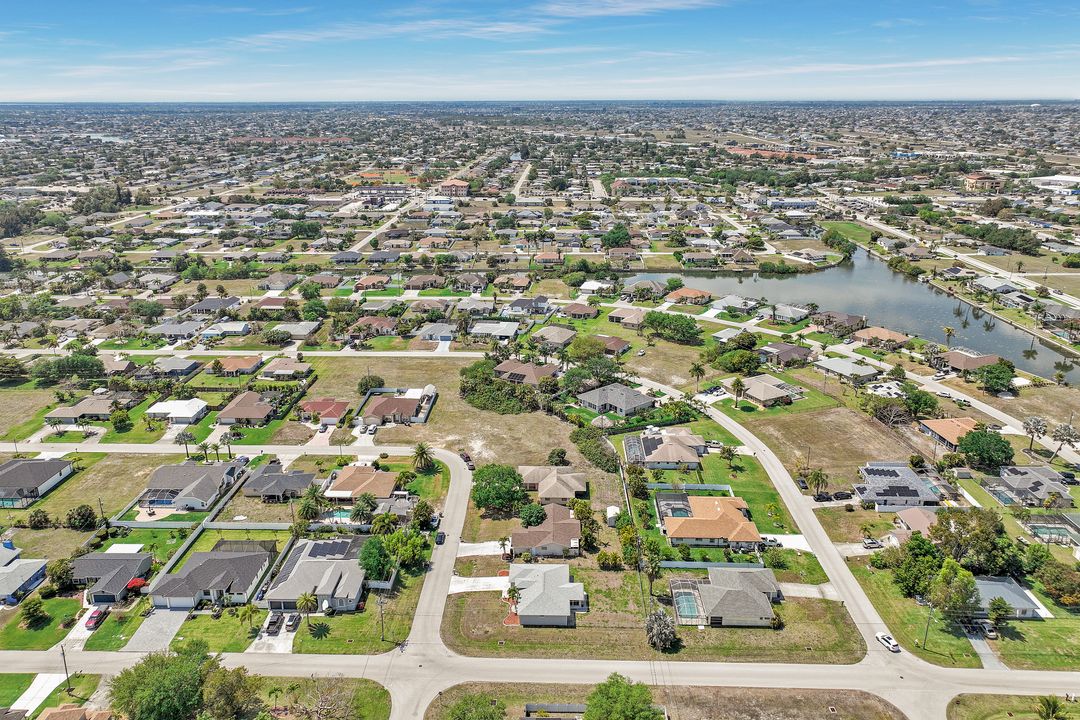 1913 NE 4th Ter, Cape Coral, FL 33909