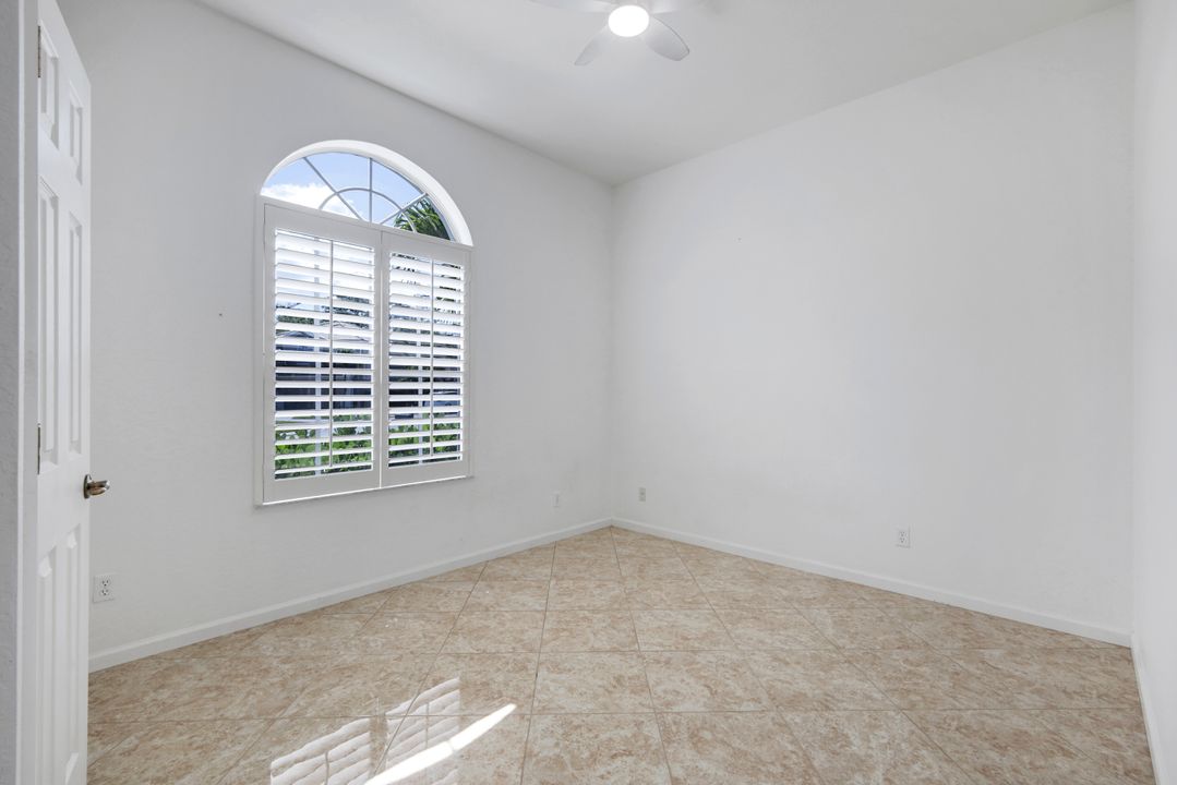 15501 Cadiz Ln, Naples, FL 34110