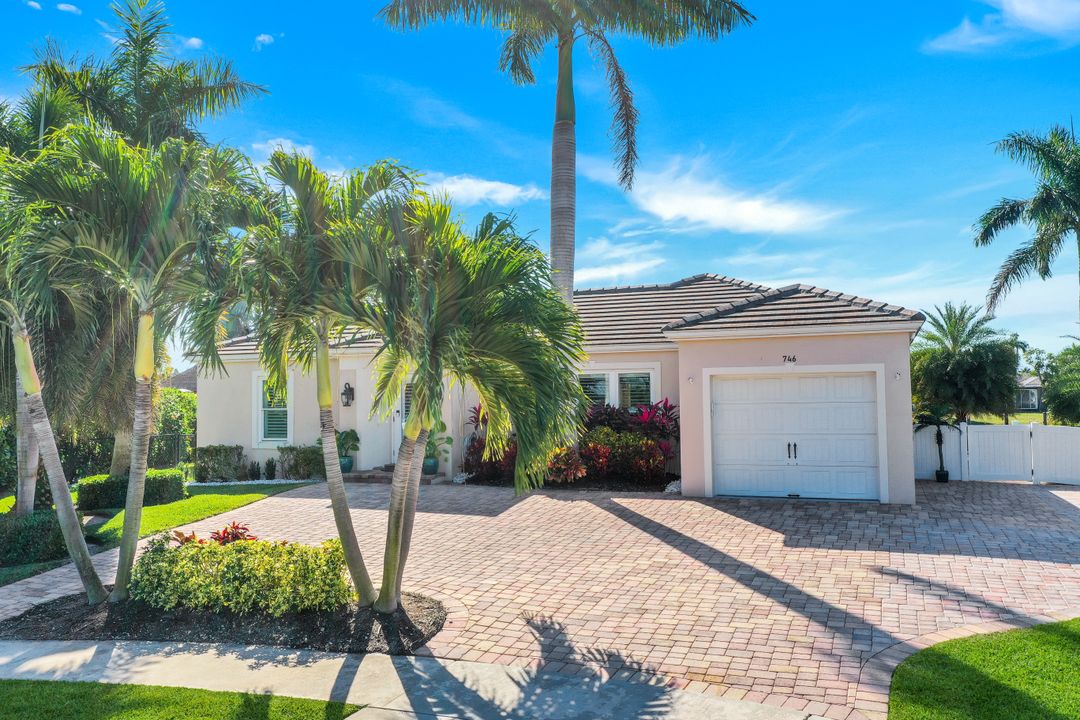 746 Apple Ct, Marco Island, FL 34145