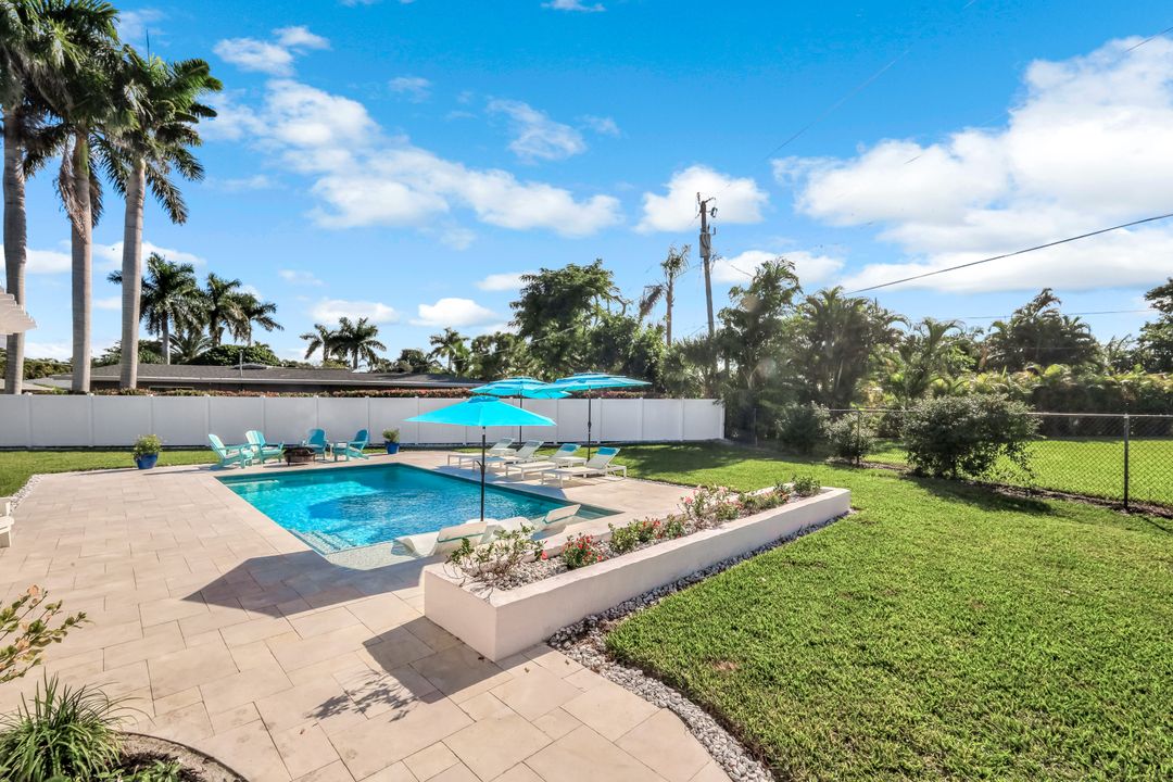 1086 N Town and River Dr, Fort Myers, FL 33919