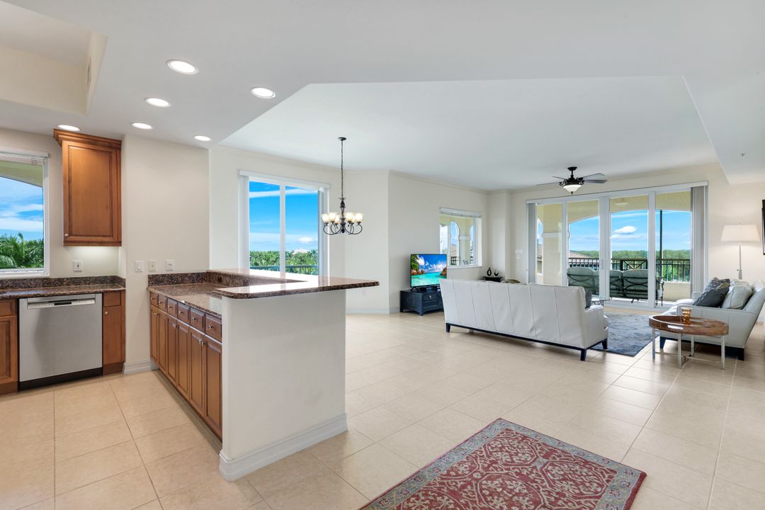 2748 Tiburon Blvd E #C502, Naples, FL 34109