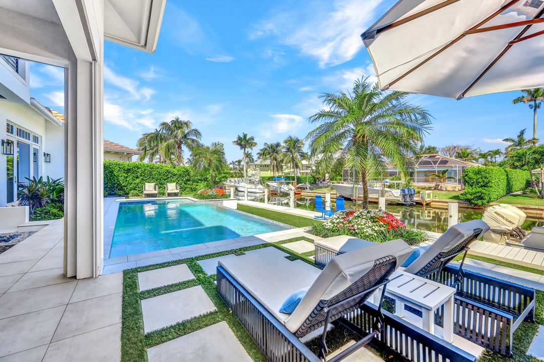 1501 Bluefin Ct, Naples, FL 34102