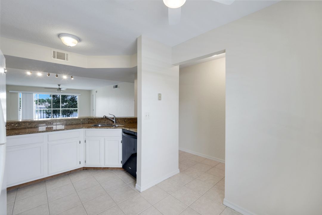 9850 Victoria Ln #205, Naples, FL 34109