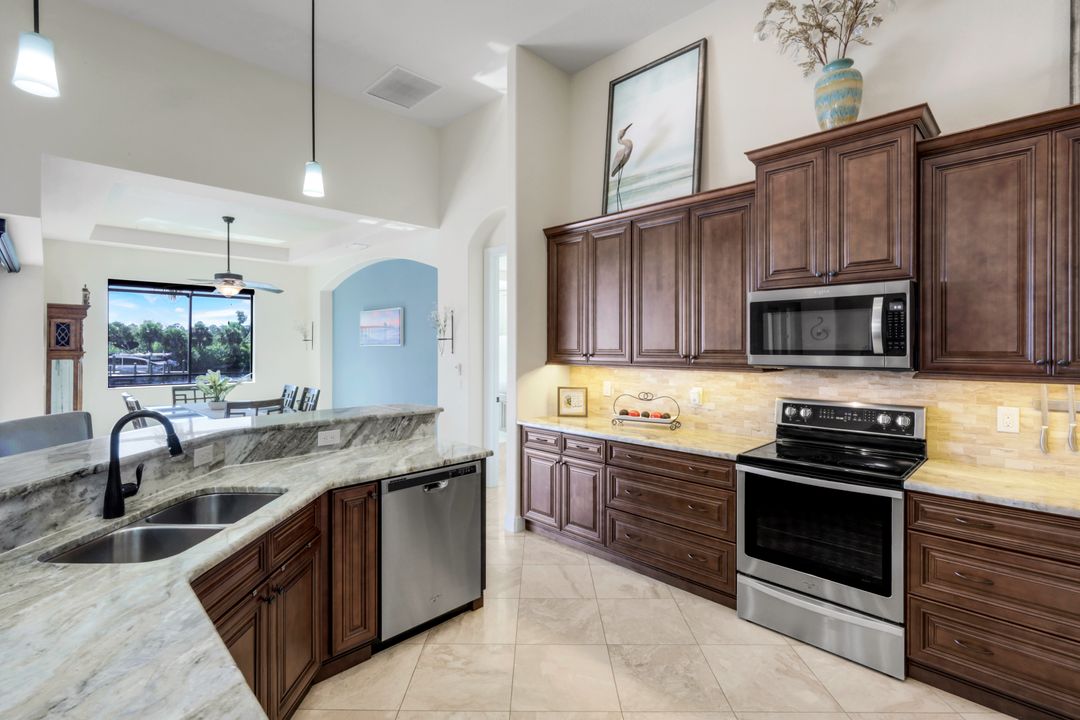 2208 NW 38th Pl, Cape Coral, FL 33993