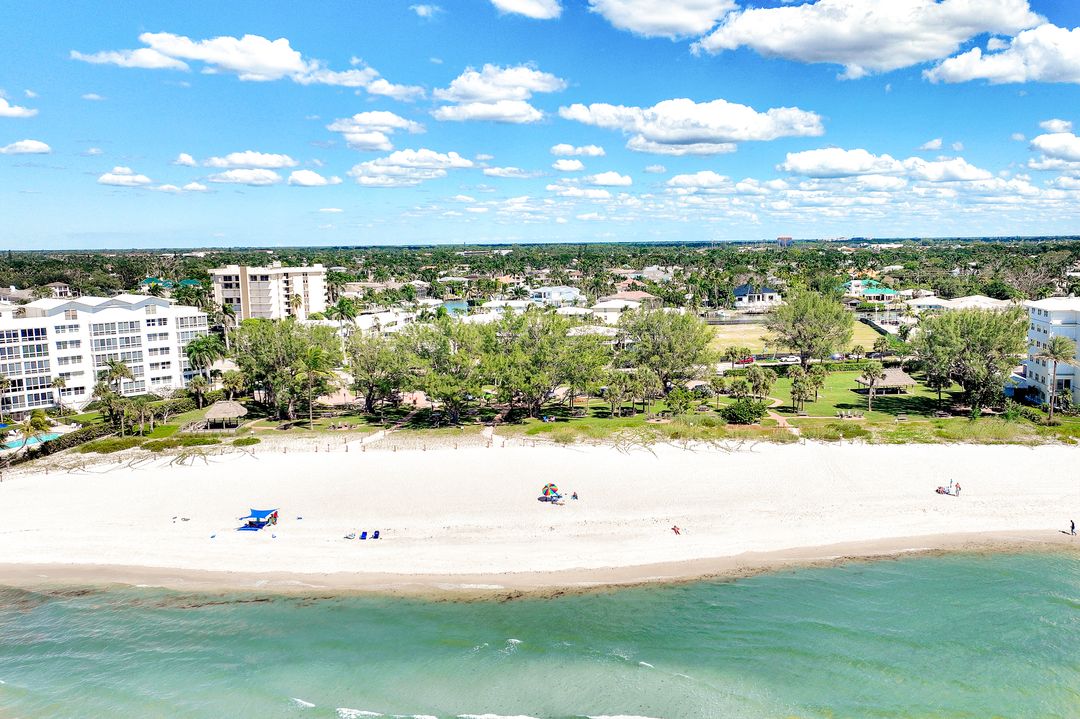 2000 Alamanda Dr #104, Naples, FL 34102