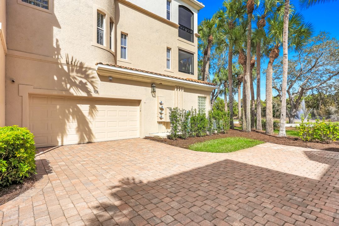 2858 Tiburon Blvd E  #101, Naples, FL 34109
