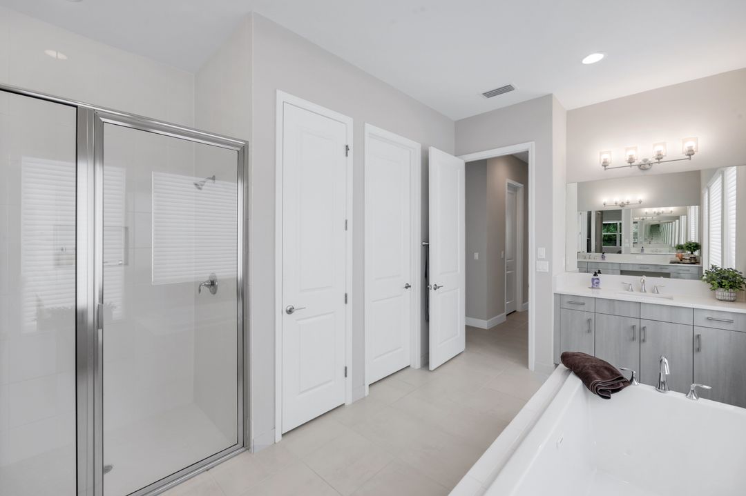 11855 Gardenia Ave, Naples, FL 34120