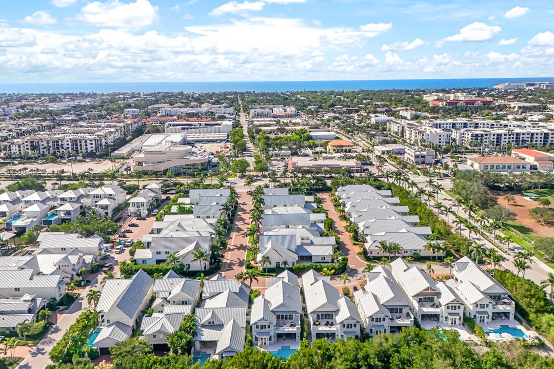 91 14th St S, Naples, FL 34102