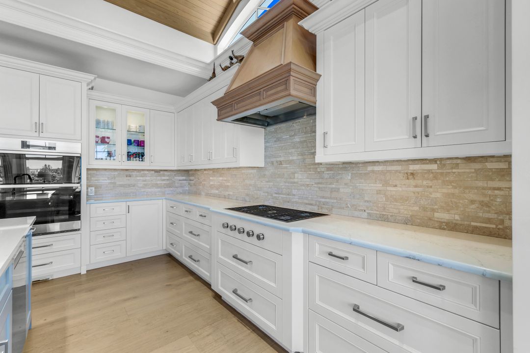 400 Springline Dr, Naples, FL 34102