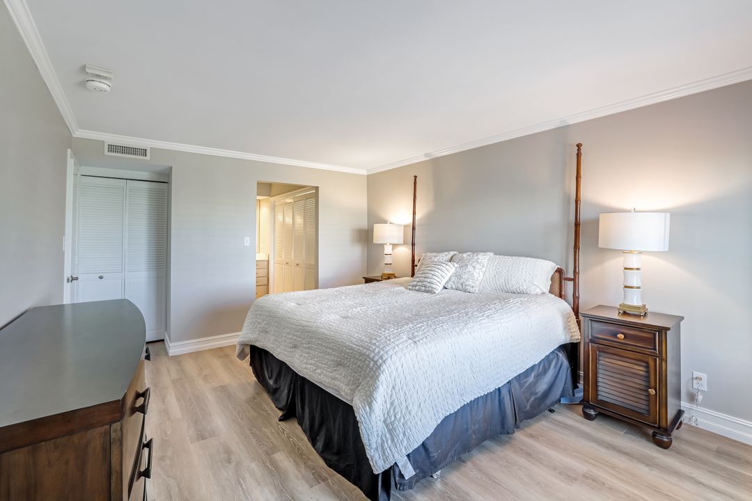 3430 Gulf Shore Blvd N #5J, Naples, FL 34103