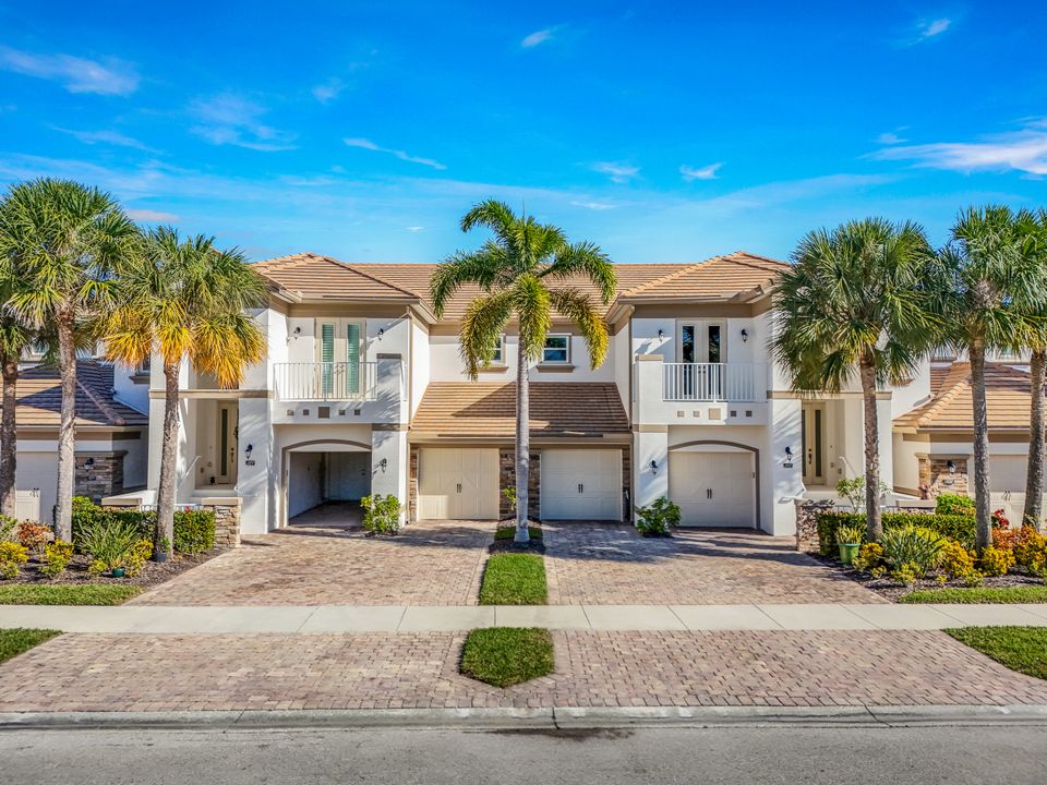 9200 Quartz Ln #202, Naples, FL 34120