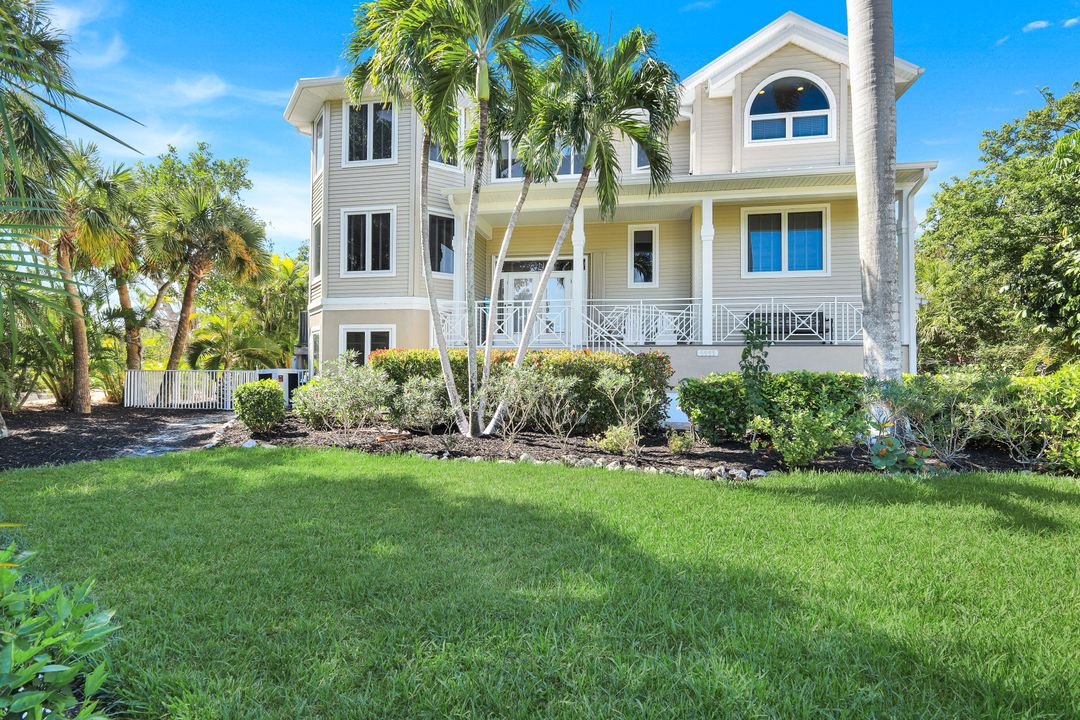1111 Schooner Pl, Sanibel, FL 33957