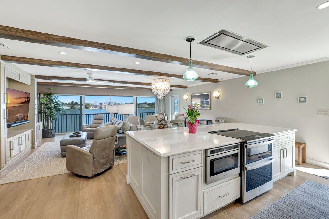 2850 Gulf Shore Blvd N  #201, Naples, FL 34103