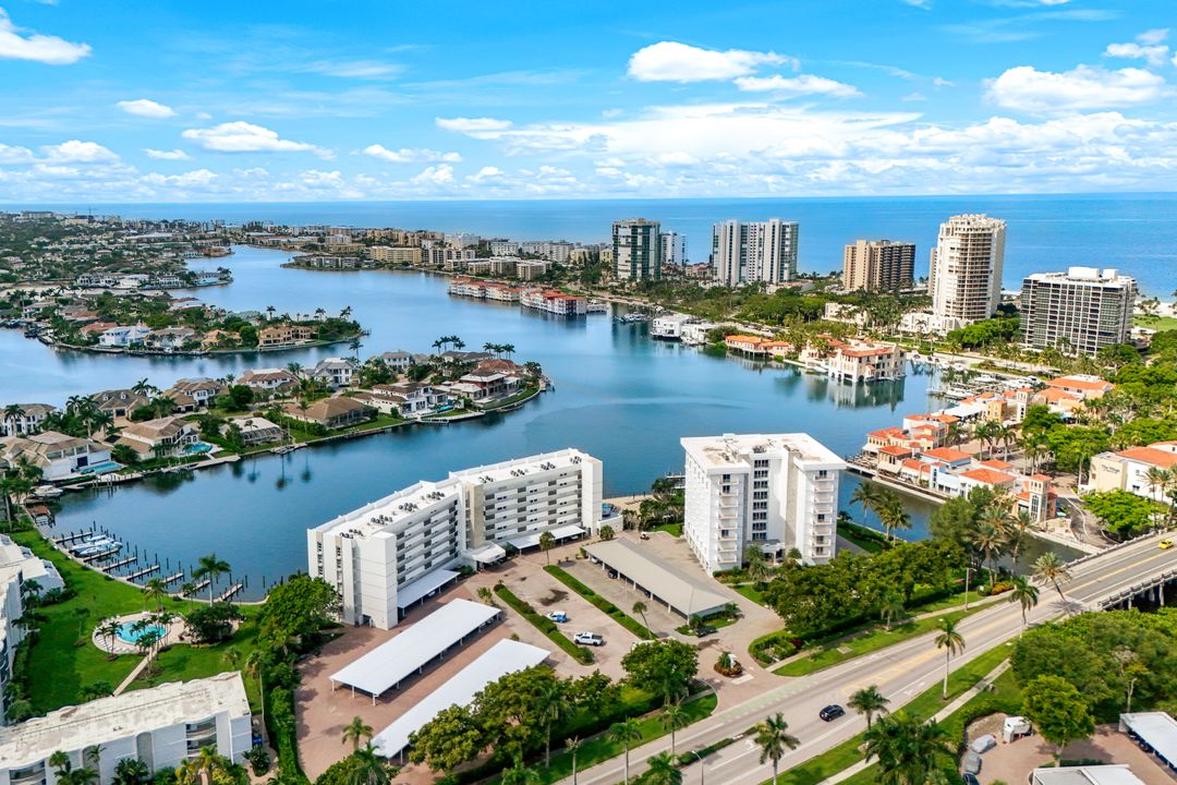 250 Park Shore Dr, Naples, FL 34103