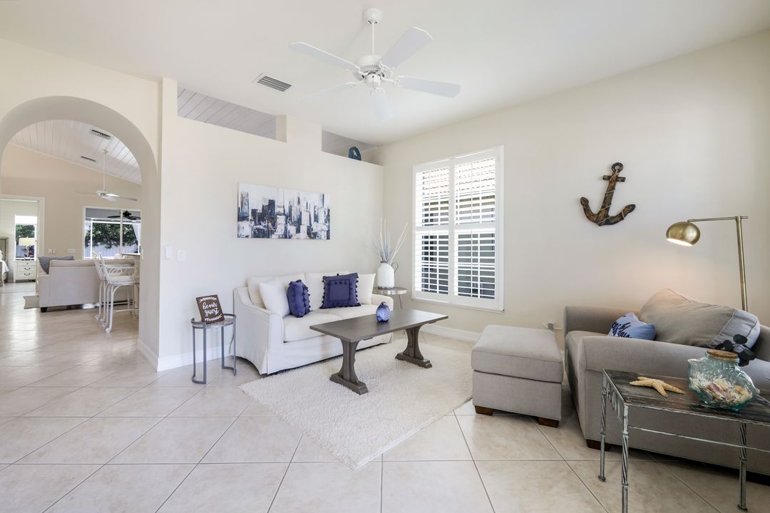 687 106th Ave N, Naples, FL 34108