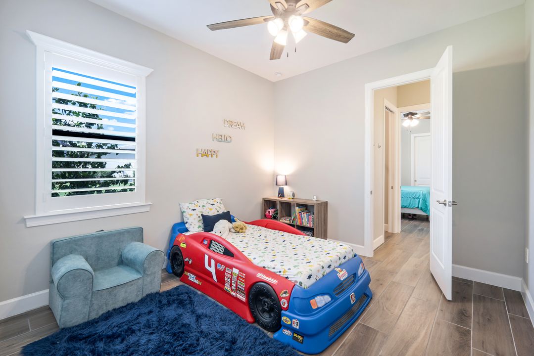 9554 Everglades Dr, Naples, FL 34120