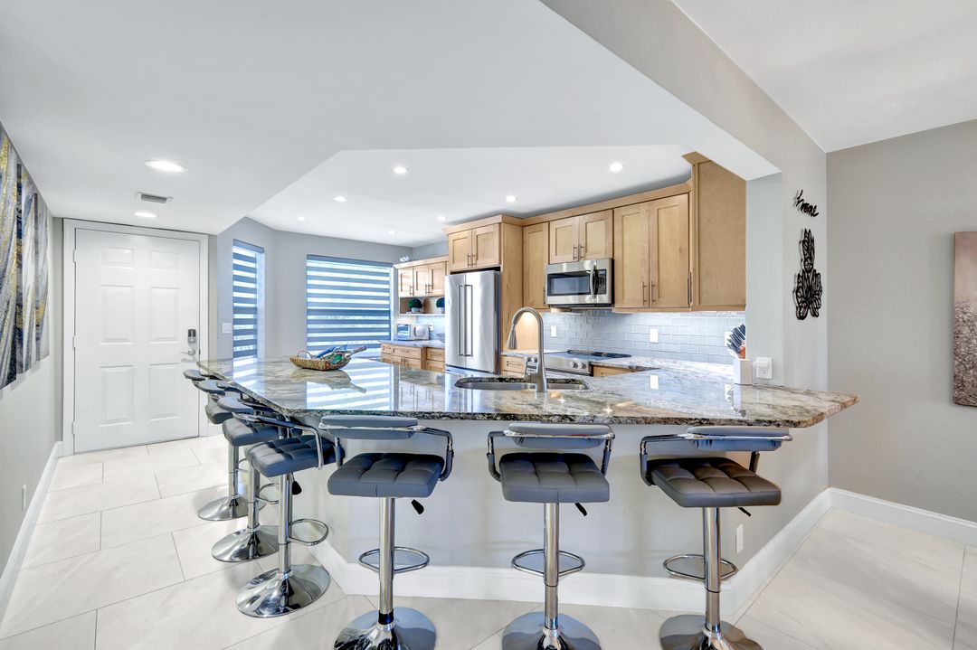 360 Horse Creek Dr #307, Naples, FL 34110