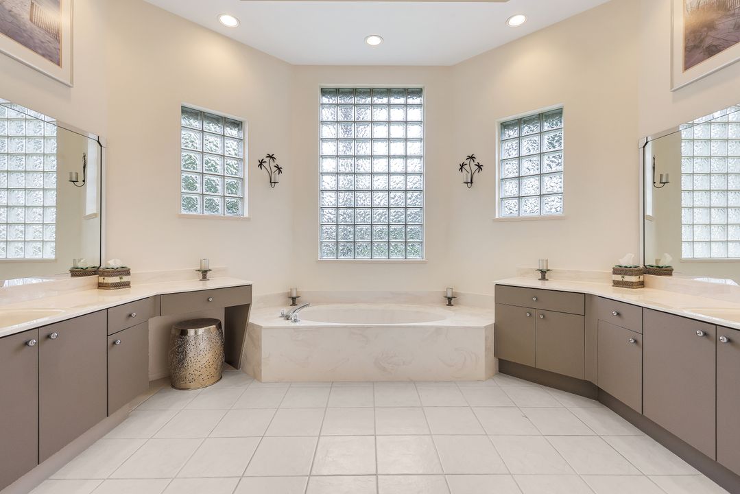 3201 Brookeview Ct, Naples, FL 34120