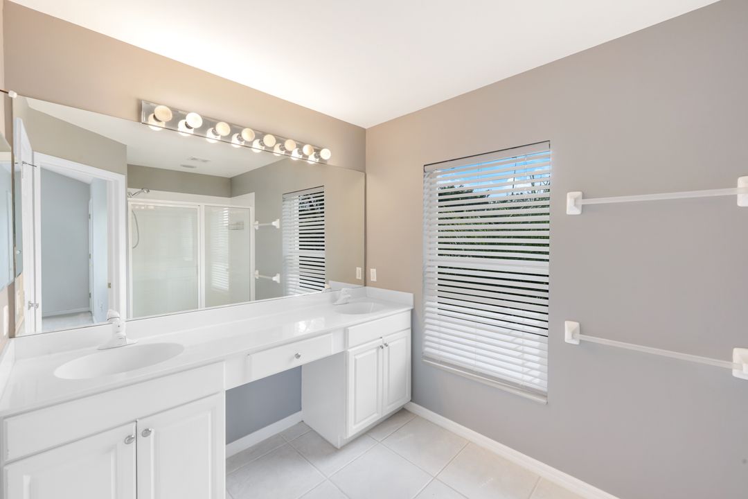 1088 Oxford Ln #48, Naples, FL 34105