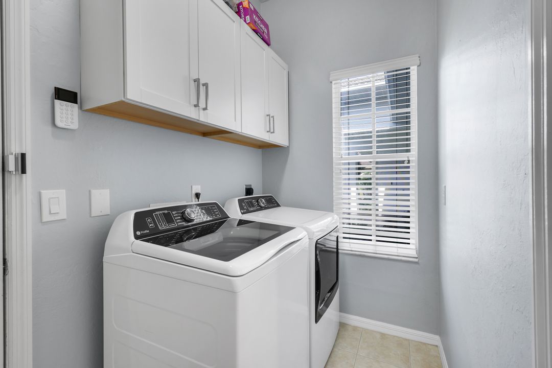 8748 S Lake Cir, Fort Myers, FL 33908