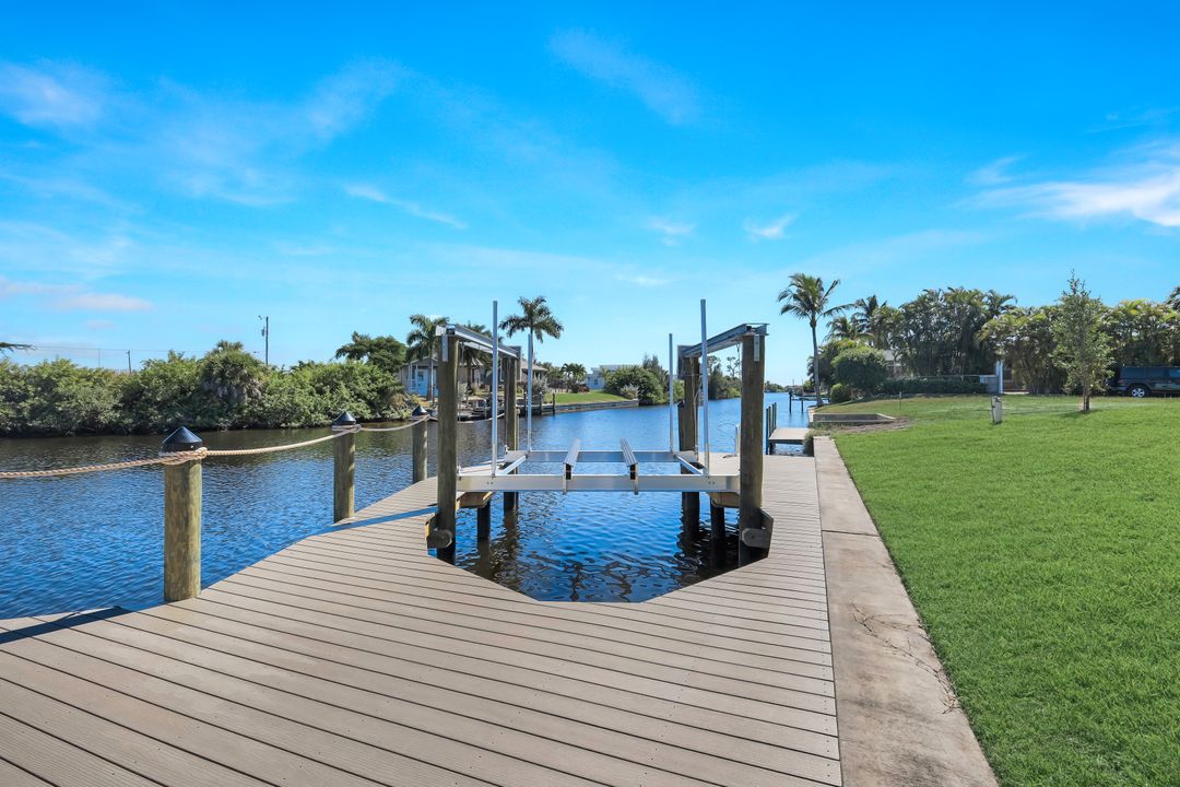 1909 NW 32nd Ct, Cape Coral, FL 33993