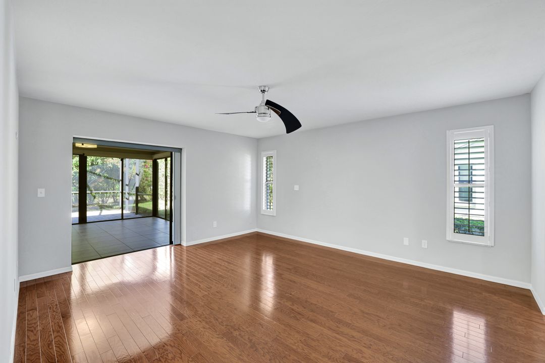 10631 Regent Cir, Naples, FL 34109