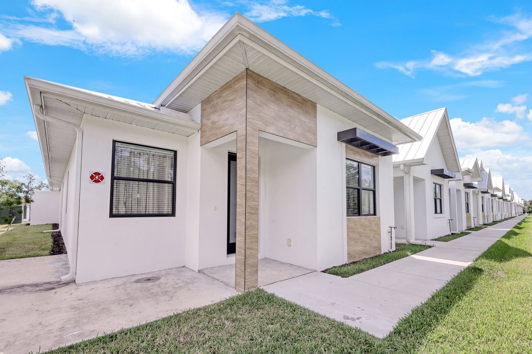 3040 Thomasson Dr, Naples, FL 34112