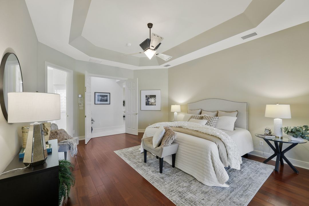910 Villa Florenza Dr, Naples, FL 34119