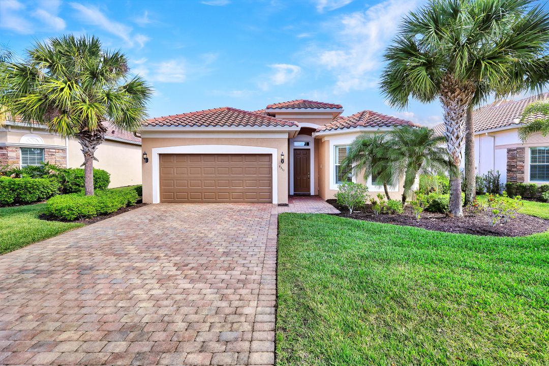 9311 Fieldstone Ln, Naples, FL 34120