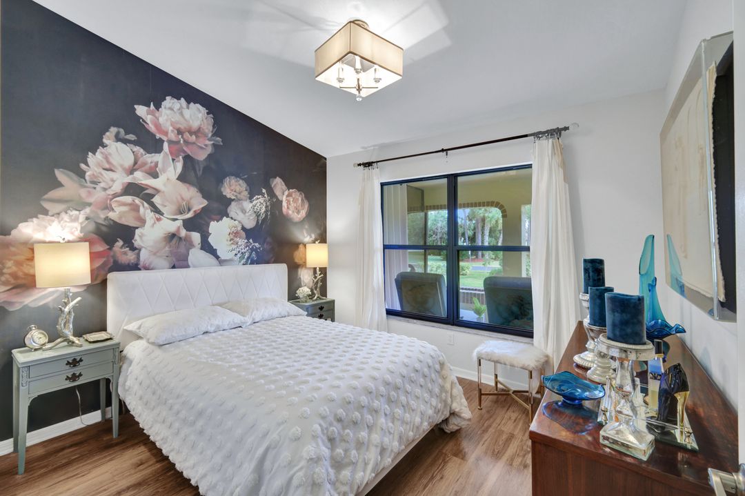 2017 Pine Isle Ln #2017, Naples, FL 34112