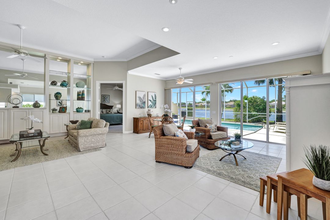 3713 Whidbey Way, Naples, FL 34119