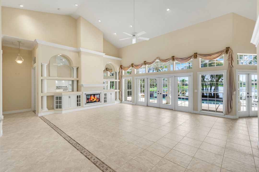 11201 Phoenix Way, Naples, FL 34119